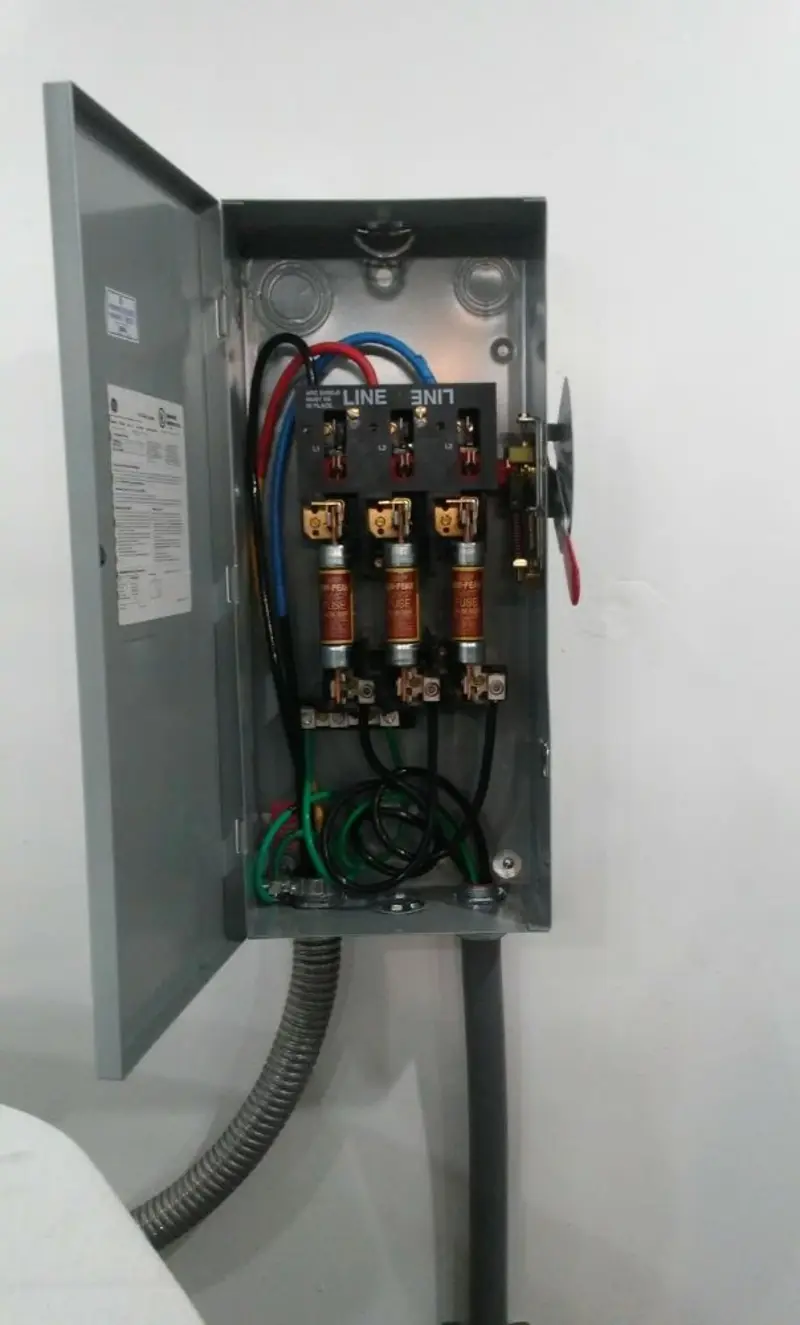 Three-phase disconnect switch installed for Smoke Detector Installation in Dawsonville